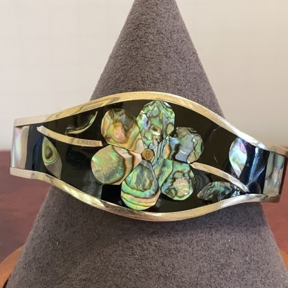 Abalone/onyx alpaca floral bracelet cuff